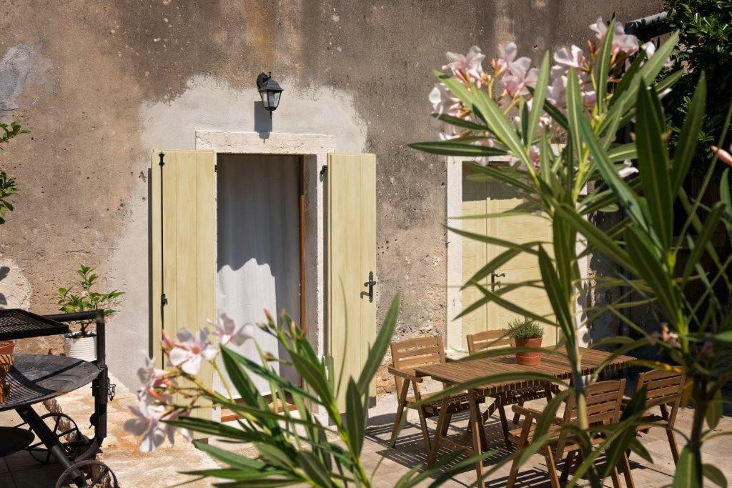 Old Town Studio And Apartment Vrsar Exterior foto